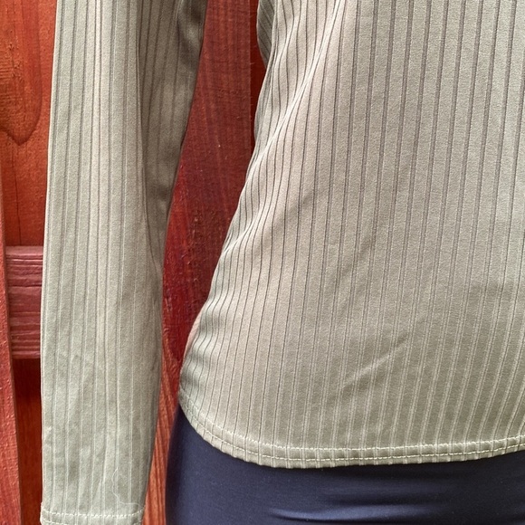 Pretty Little Thing Turtleneck Sweater Size 10 - Picture 5 of 9